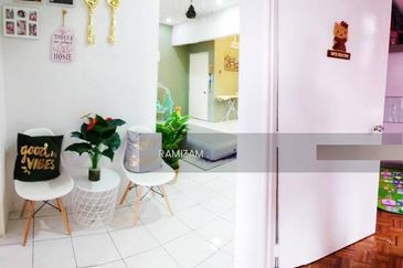 Sri Puteri (Earls Court), Ukay Perdana