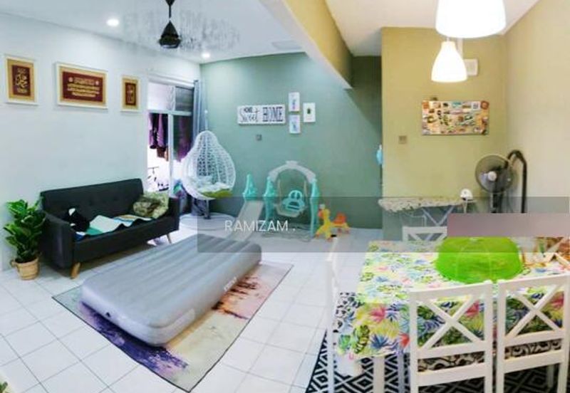 Sri Puteri (Earls Court), Ukay Perdana