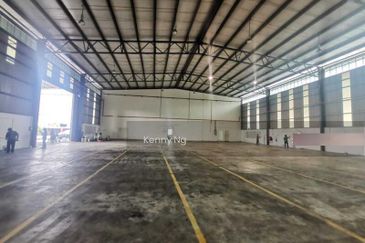 Available now, Corner lot, Extra land space, Strategic location