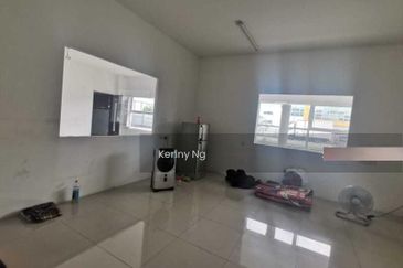 Available now, Corner lot, Extra land space, Strategic location