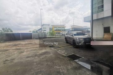 Available now, Corner lot, Extra land space, Strategic location