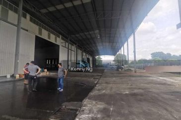 Available now, Corner lot, Extra land space, Strategic location