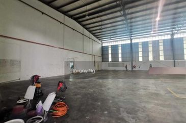 Available now, Corner lot, Extra land space, Strategic location