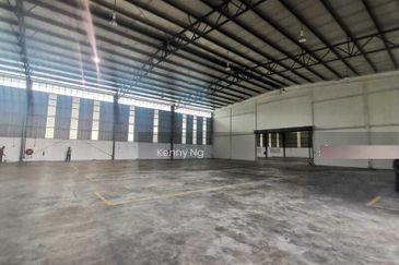 Available now, Corner lot, Extra land space, Strategic location