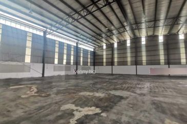 Available now, Corner lot, Extra land space, Strategic location