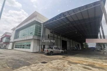 Available now, Corner lot, Extra land space, Strategic location