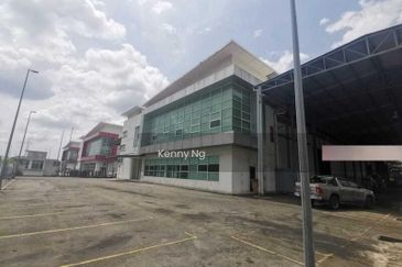 Available now, Corner lot, Extra land space, Strategic location