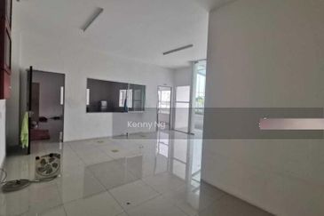 Available now, Corner lot, Extra land space, Strategic location