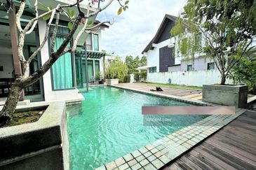 Titian, Bukit Jelutong