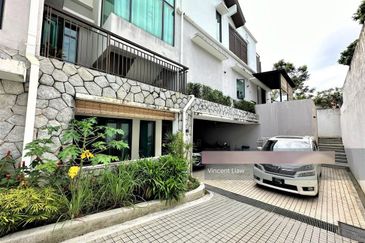 Titian, Bukit Jelutong