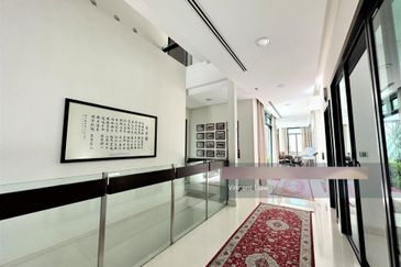 Titian, Bukit Jelutong