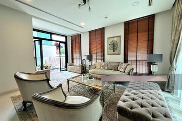 Titian, Bukit Jelutong