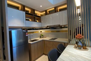 Luxury residence neighbouring to Courtyard by Marriott: Top Residency @ Setia Alam 