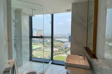 Luxury residence neighbouring to Courtyard by Marriott: Top Residency @ Setia Alam 