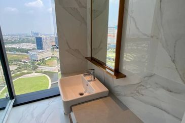 Luxury residence neighbouring to Courtyard by Marriott: Top Residency @ Setia Alam 