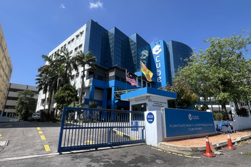 Space for Rent @ Bangunan Cube, Petaling Jaya. Walking distance to Asia Jaya LRT Station.