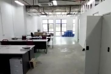 Space for Rent @ Bangunan Cube, Petaling Jaya. Walking distance to Asia Jaya LRT Station.