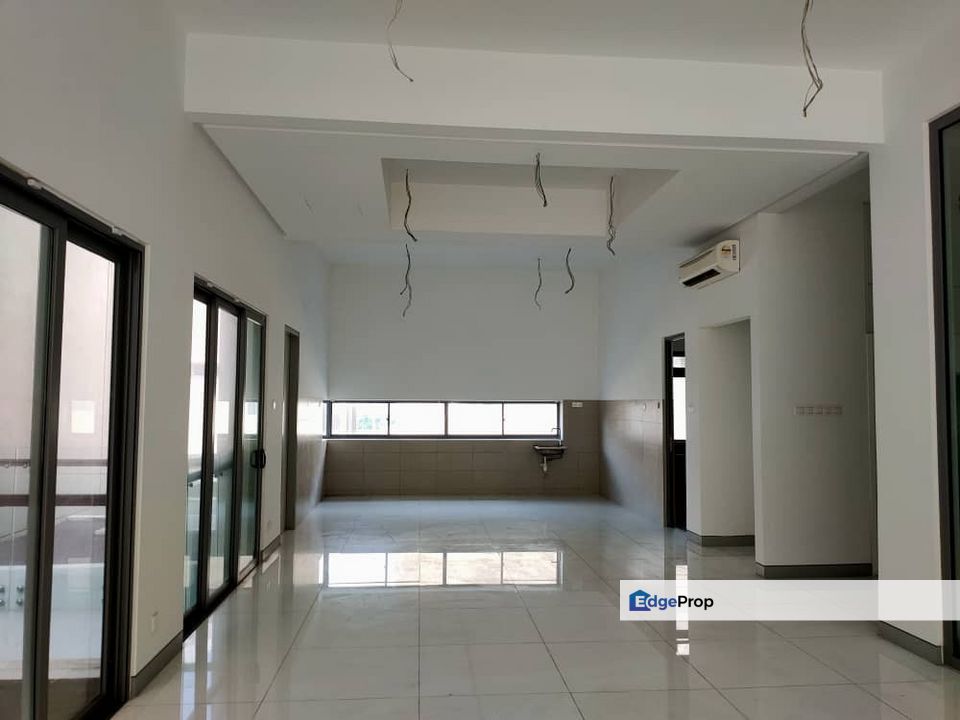 Triple Storey House Karisma Hill @Seri Kembangan For Rent, Selangor, Puchong South