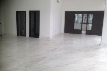 The Maisons, Perdana Lakeview East