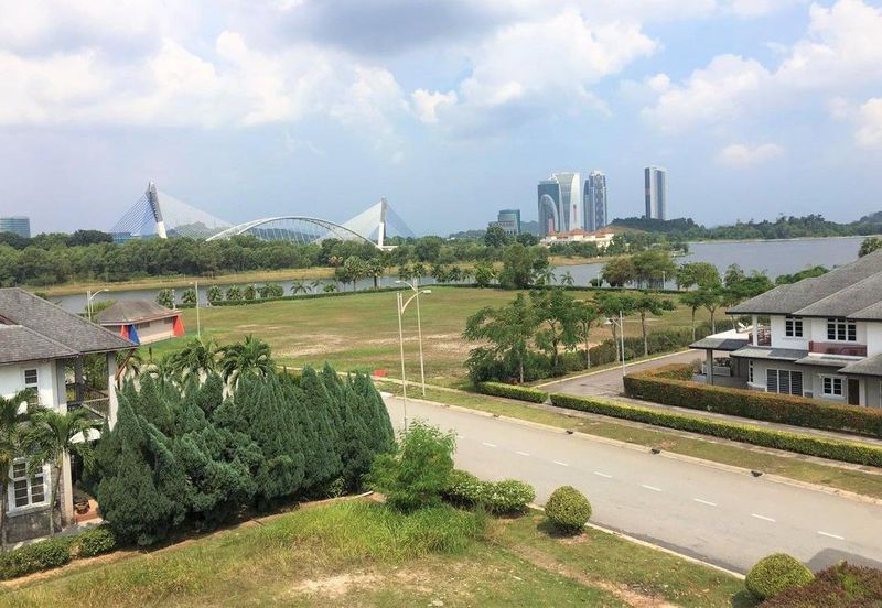 Perdana Lakeview East