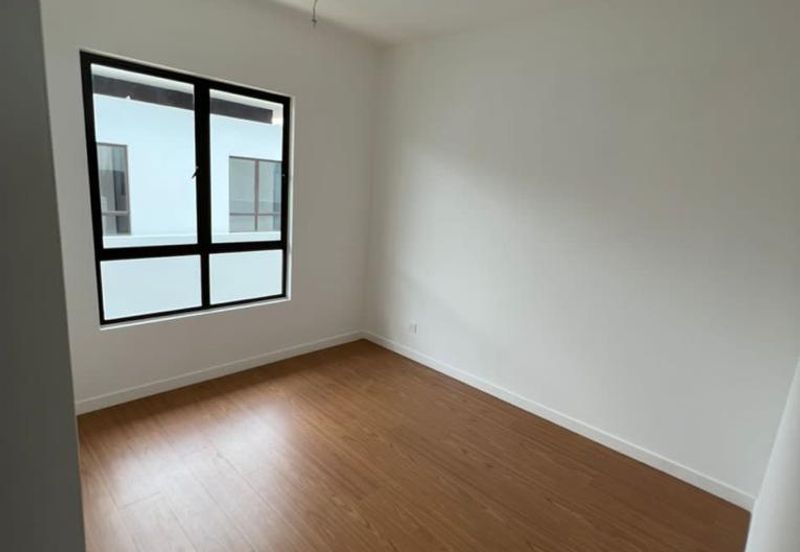 Corner Unit 3 Storey Terrace House for Sale