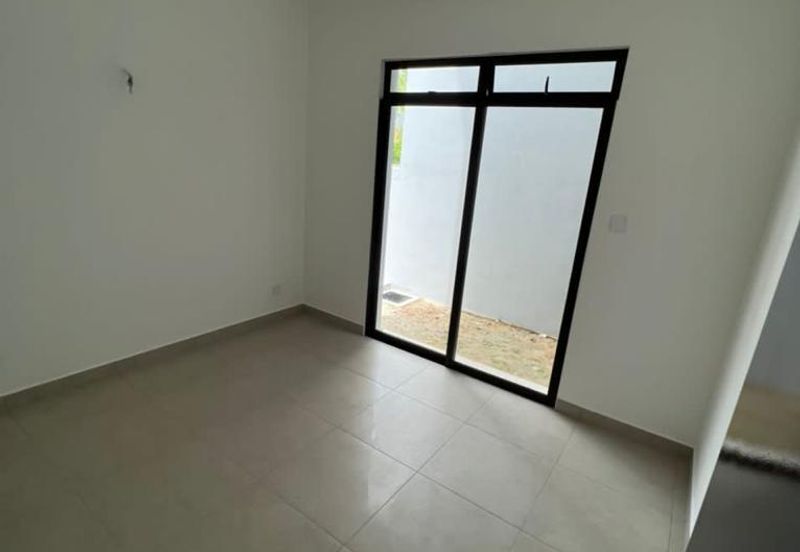 Beautiful Landscape 3 Storey Terrace House for Sale
