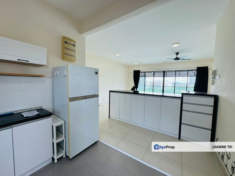 Exclusive Low Density Spacious Unit w Facilities and 2 Carparks @ Cyberjaya for Sale!!, Selangor, Cyberjaya