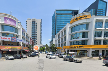 Premium Location Ground Floor Shop @ Bandar Puteri Puchong for Rent!!