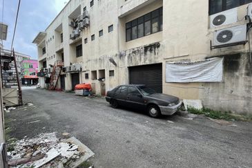 3 Storey EROI 5.25% Shop Office Jalan Pekaka Seksyen 8 Kota Damansara