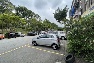 3 Storey EROI 5.25% Shop Office Jalan Pekaka Seksyen 8 Kota Damansara