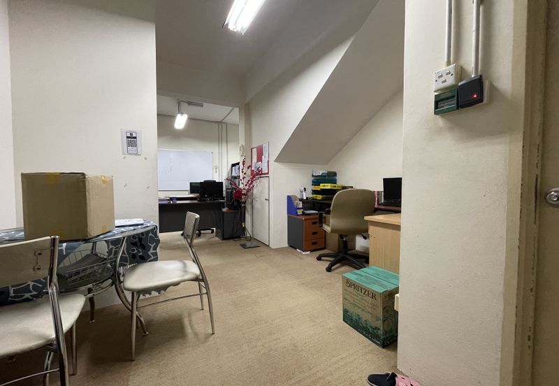 3 Storey EROI 5.25% Shop Office Jalan Pekaka Seksyen 8 Kota Damansara