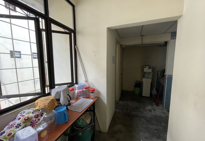 3 Storey EROI 5.25% Shop Office Jalan Pekaka Seksyen 8 Kota Damansara