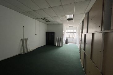 3 Storey EROI 5.25% Shop Office Jalan Pekaka Seksyen 8 Kota Damansara
