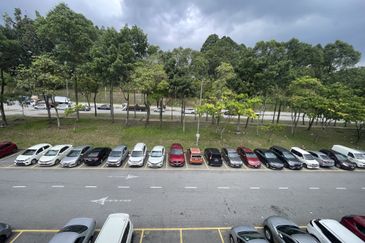 3 Storey EROI 5.25% Shop Office Jalan Pekaka Seksyen 8 Kota Damansara