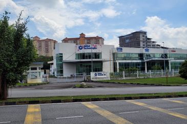 Perindustrian Pusat Bandar Puchong, with ccc