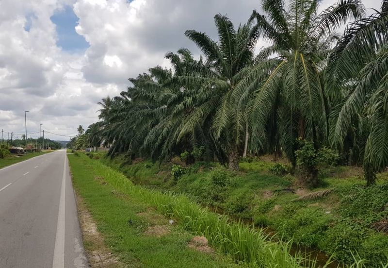 Jeram, Batu 20, Selangor Corner 8 acres Flat Land for sales