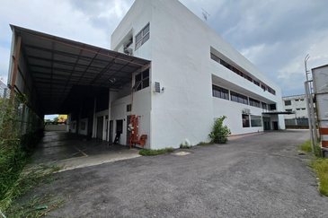 Kawasan Perusahaan Banting, Detached Factory / showroom with 800amp