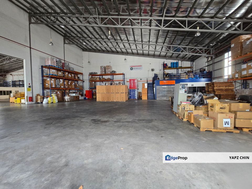 Bukit jelutong U8, Shah Alam, 3 storey warehouse with passenger lift, Selangor, Shah Alam