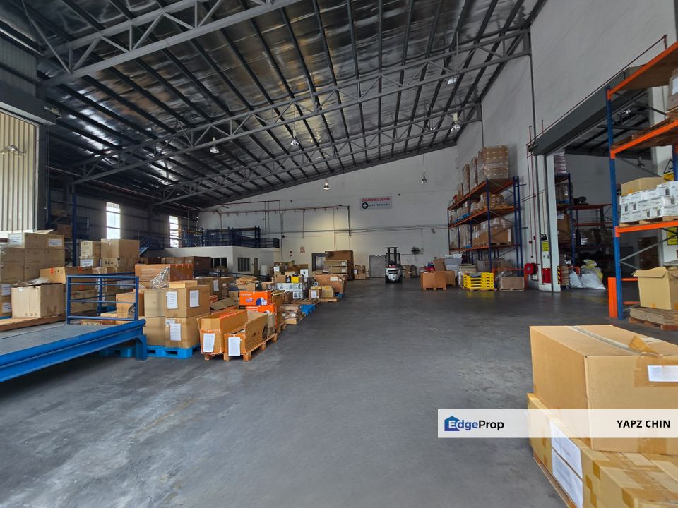 Bukit jelutong U8, Shah Alam, 3 storey warehouse with passenger lift, Selangor, Shah Alam
