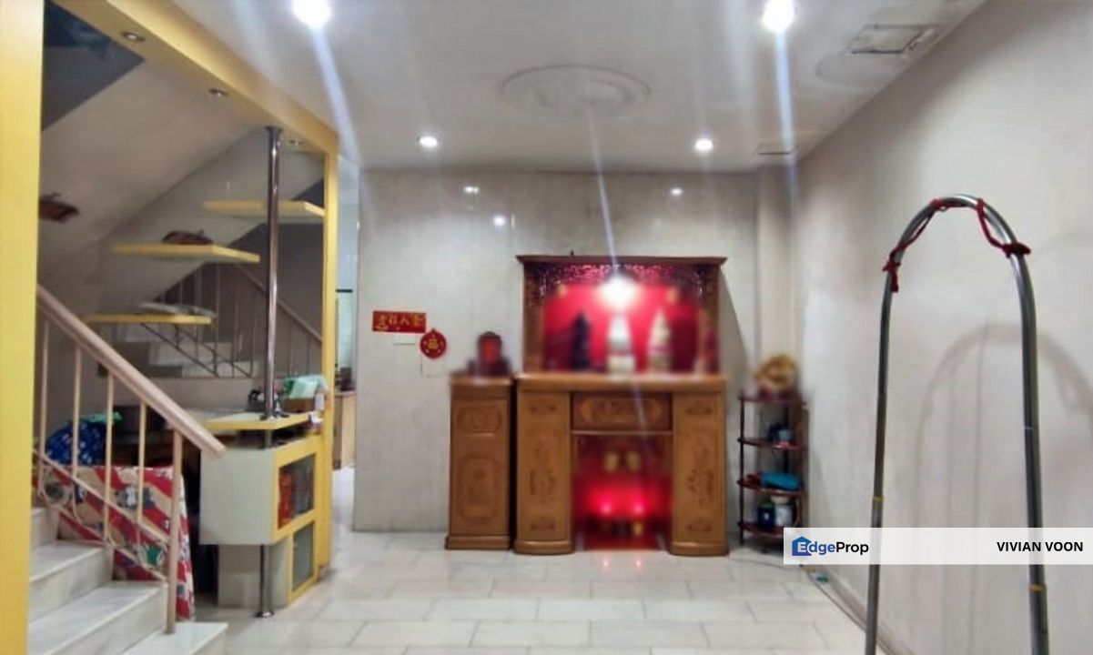 IPOH RENOVATED DOUBLE STOREY facing park near Poi Lam schools, Perak, Ipoh