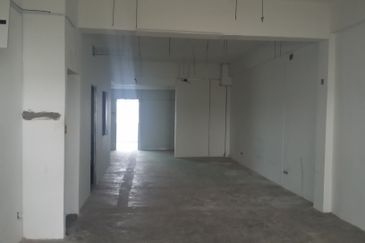 Sri Petaling Ground Floor Shop For Rent