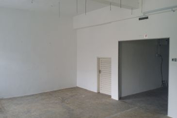 Sri Petaling Ground Floor Shop For Rent