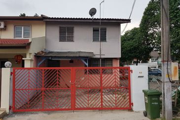 SRI PETALING CORNER  2 STOREY TERRACED HOUSE FOR SALE