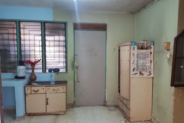 SRI PETALING CORNER  2 STOREY TERRACED HOUSE FOR SALE