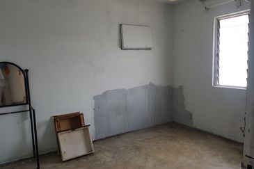 SRI PETALING CORNER  2 STOREY HOUSE FOR SALE