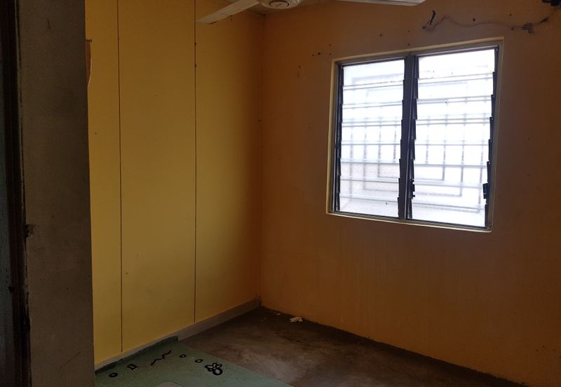 SRI PETALING CORNER  2 STOREY HOUSE FOR SALE