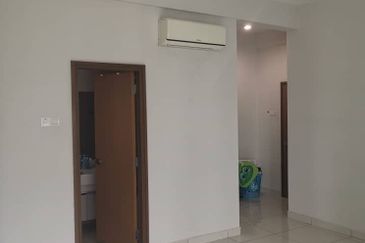 Royal Regent Sri Putramas III