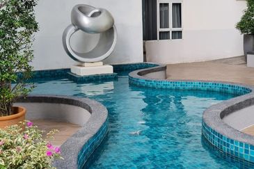 Royal Regent Sri Putramas III