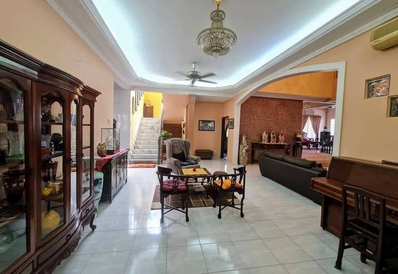 Jalan Suasana, Bandar Tun Hussein Onn