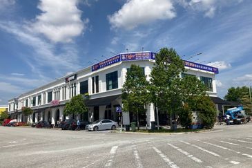 Ivoris @ Eco Majestic